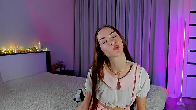 Undertheskin's cam snapshot