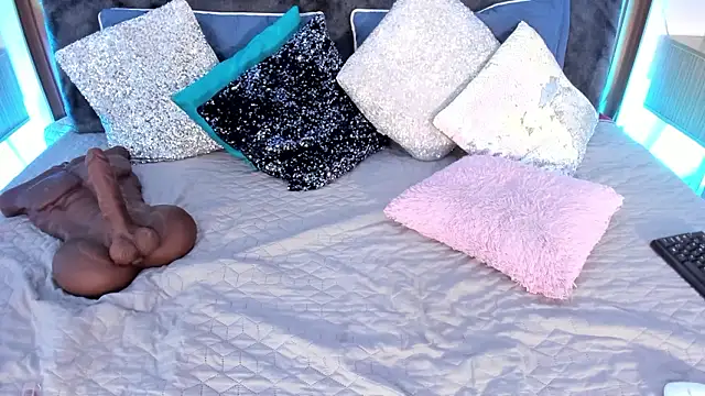 Karlagonzales_'s cam snapshot