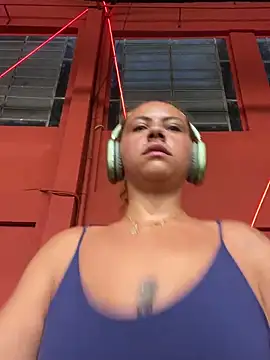 Chloe_Leaozinho's cam snapshot