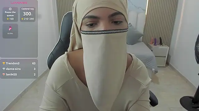 Raissa_hafiz's cam snapshot