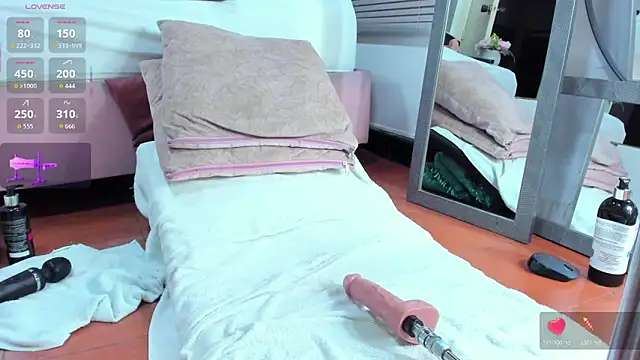 naomidibello's cam snapshot