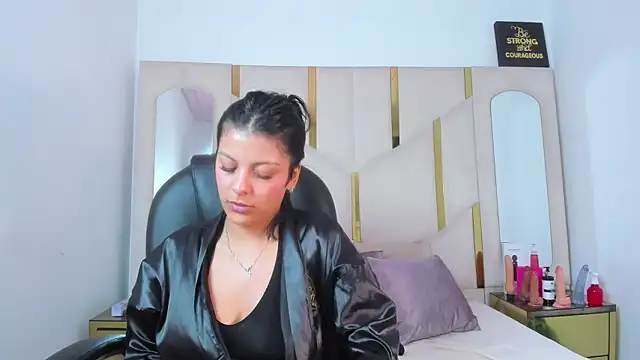 Salmaportman69's cam snapshot