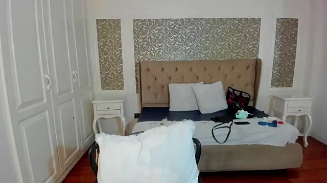 KimWessel_'s cam snapshot