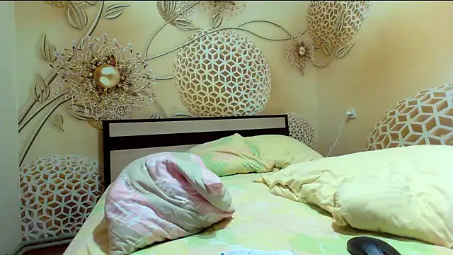 Yourrealgirl's cam snapshot