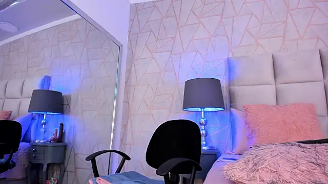 Yara_Bliss_'s cam snapshot