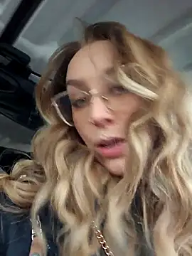 LilyOrion live sex cam