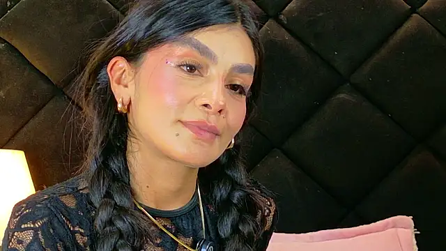 Holly_Brensonexx_ live sex cam