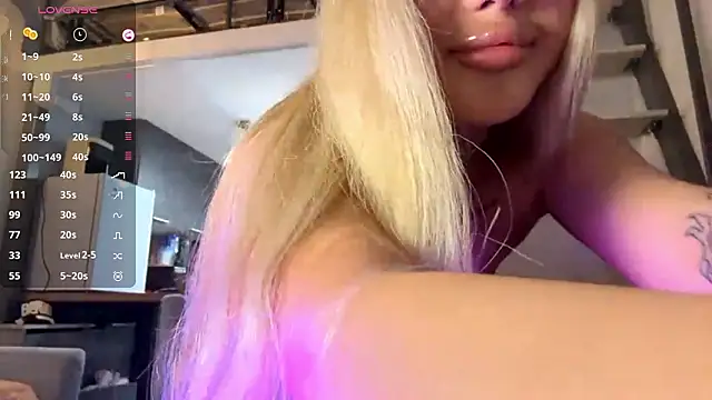 EIeniVanwart live sex cam