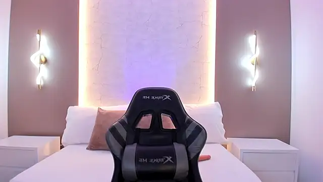 emily_tolson's cam snapshot