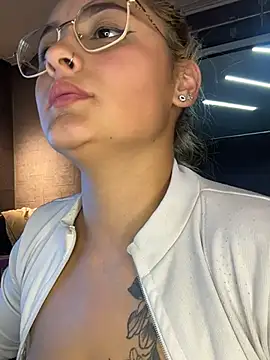 Emiily_W live sex cam