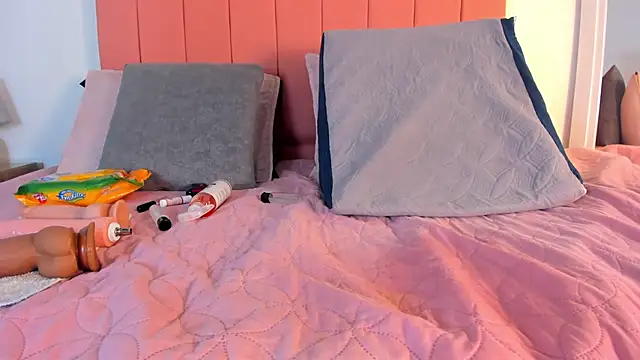 rose_thompson19's cam snapshot