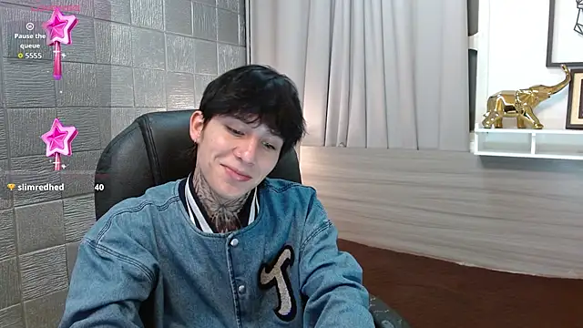 Iantwink18 live sex cam