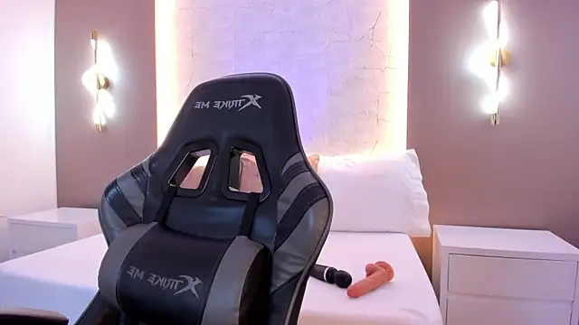 emily_tolson's cam snapshot