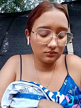 young_dairy01's cam snapshot