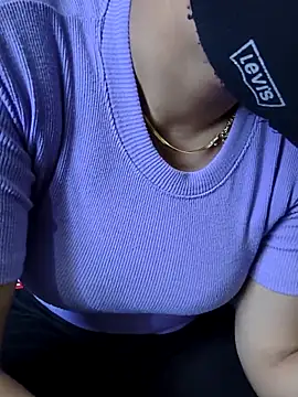 Strawberry4403 live sex cam