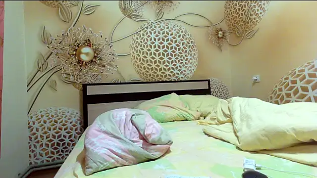 Yourrealgirl's cam snapshot