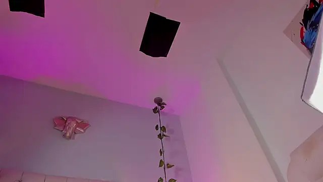 Isabella_Flowers's cam snapshot