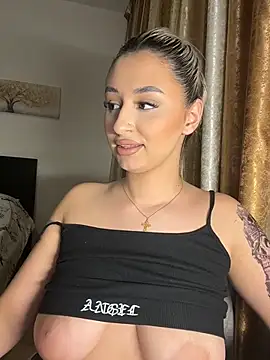 Kylie_One's cam snapshot