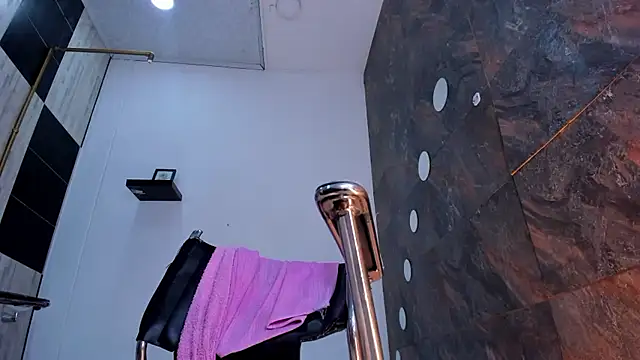 Lila_Pinky live sex cam