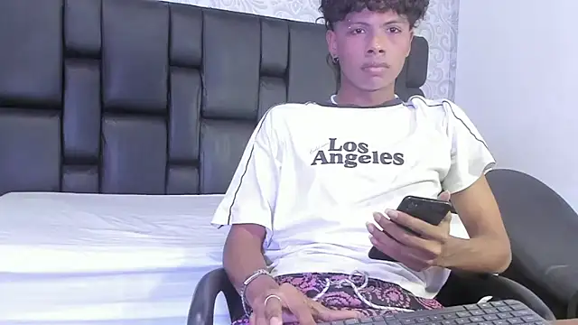 MilthonDelis live sex cam