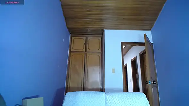 sophia_ny's cam snapshot