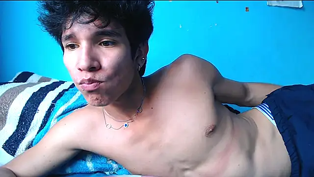 Lassuly2121 live sex cam