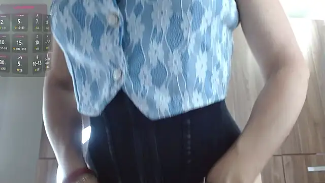 magenta_maturr's cam snapshot