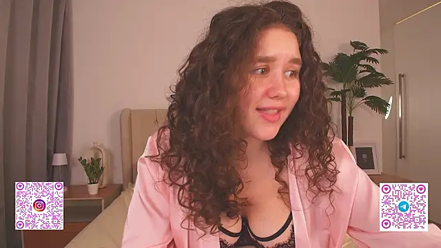 Ariella_Sol's cam snapshot