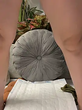 Maly_Nya live sex cam