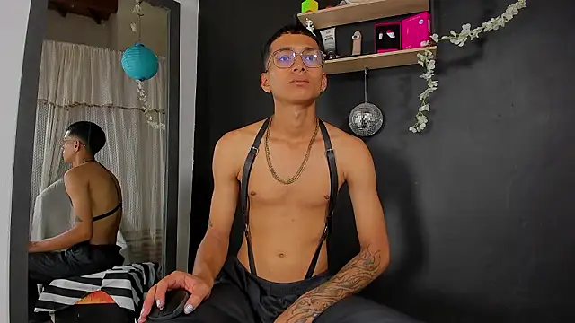 CharlieeBlak3 live sex cam