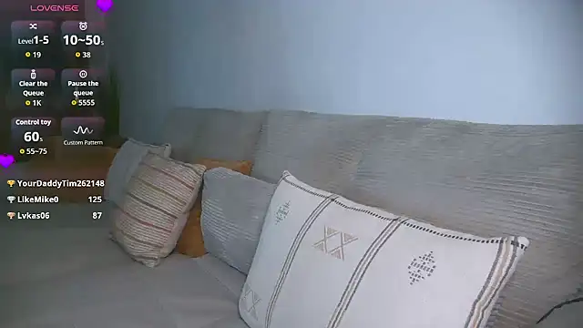 ScarletVixenLive's cam snapshot