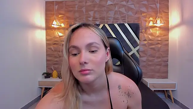 Emmaa_white_'s cam snapshot