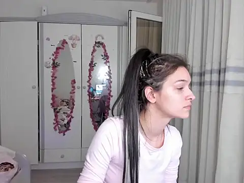 Maya-and_guests's cam snapshot