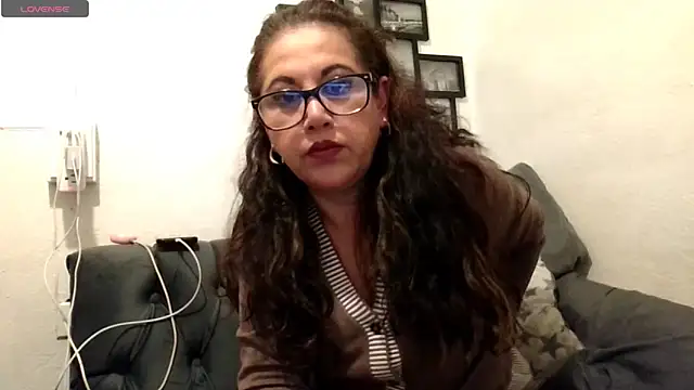 MirandaLatinaLovely's cam snapshot