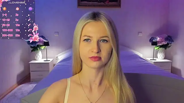 Julie_Blaze's cam snapshot