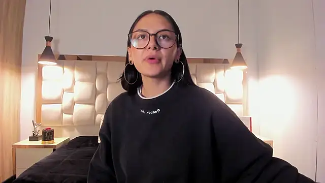 NiccolleHall's cam snapshot