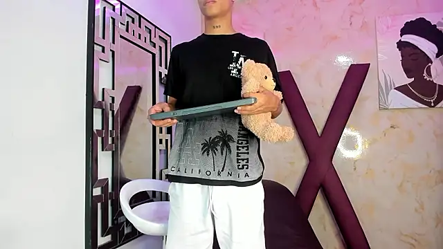 EMPIRE_BOYS1's cam snapshot