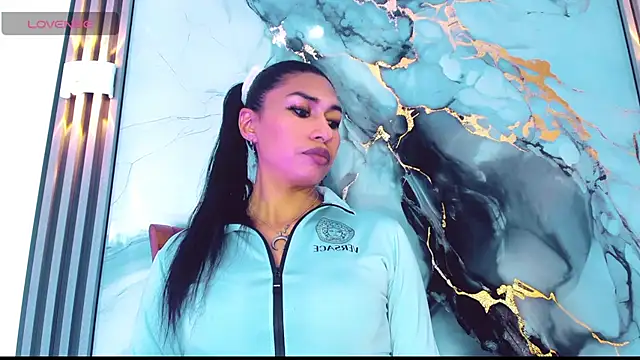 khiara_moretti live sex cam