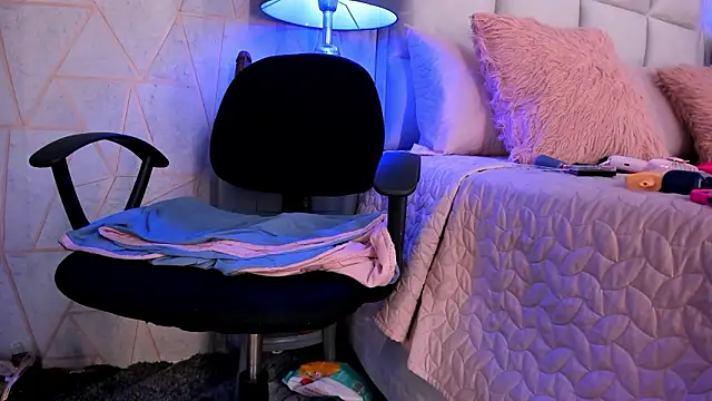 Yara_Bliss_'s cam snapshot