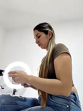 Iris_love18's cam snapshot