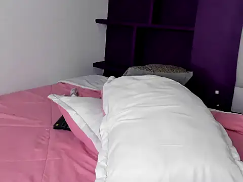 Minibombom's cam snapshot