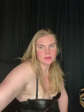 SexyBlondJoanna's cam snapshot