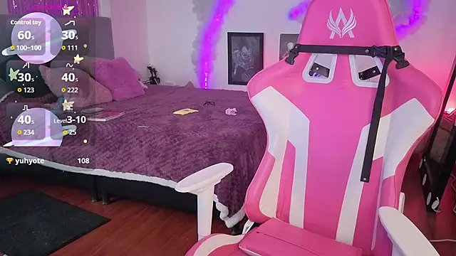 larah_uwu's cam snapshot