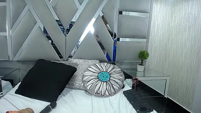 MonzerratBoyer's cam snapshot