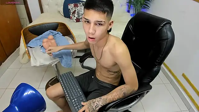 paul_ponce live sex cam