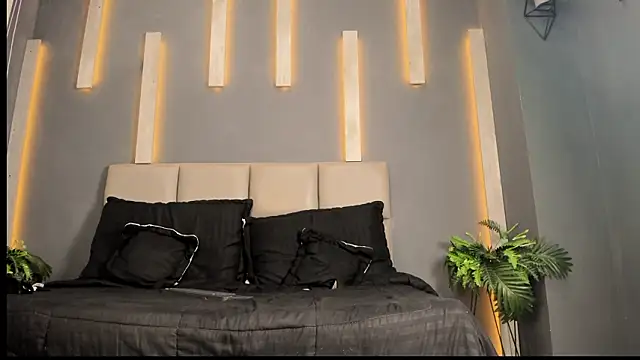 Amy_petitee's cam snapshot