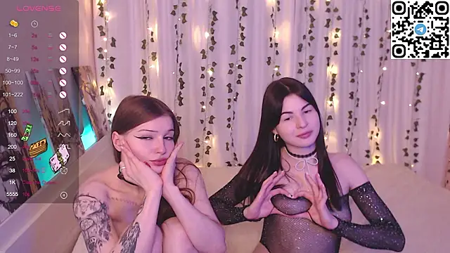 Nutsy_and_Stephanie's cam snapshot