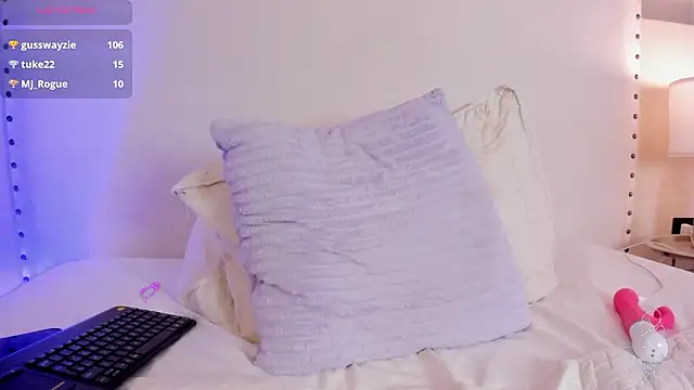 honey_vixen_'s cam snapshot