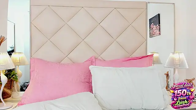 LuciaBenett_'s cam snapshot