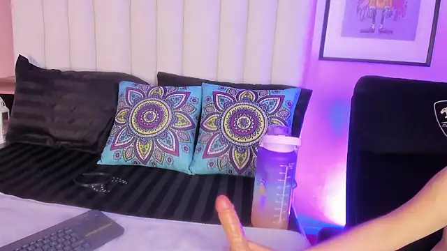 Mara_Wolf01's cam snapshot